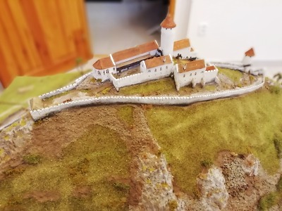 Hrady a zámky v květnu: Bezděz představí model hradu ze 13. století