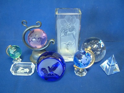Glass Pesničák vyrábí parfémové flakony i věštecké koule