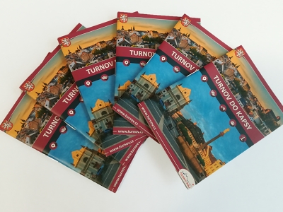 V turnovském infocentru dostanete novou brožurku i trhací mapu výletů
