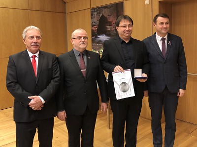 Hejtman a zástupce ministerstva ocenili ty, kteří pečují o válečné hroby