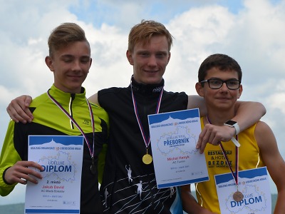 Turnovští atleti startovali na českém šampionátu i přeboru žactva