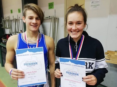 Turnovští atleti přivezli z přeborů ve vícebojích a chůzi sedm medailí