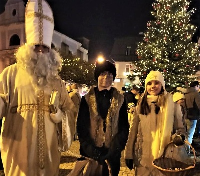 Adventní postavy ze Žižkovky opět pomohly rozsvítit vánoční strom