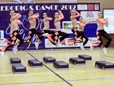 FOTO: V Železném Brodě získaly bronzové medaile juniorky i minikadetky