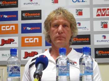 VIDEO: Trenér AZ Alkmaar po zápase v Jablonci