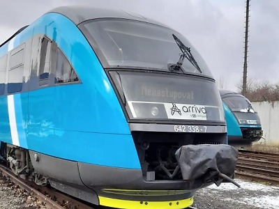 Vlaky Arrivy se postupně mění z červených na modré
