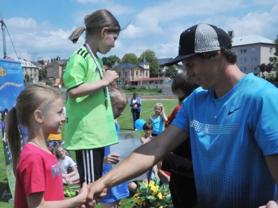 Vítězům atletického trojboje blahopřál desetibojař Helcelet i hejtman Půta