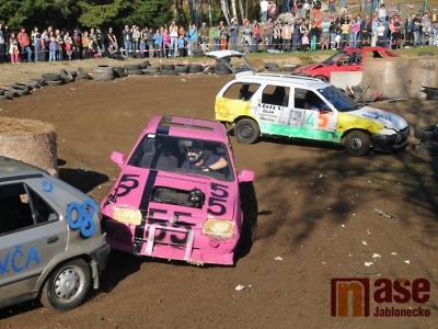 Obrazem: Autošťouch v Tanvaldě potěšil automobilové bouráky