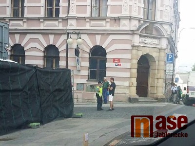 Policie bombu nenašla, provoz jablonecké radnice už je obnoven