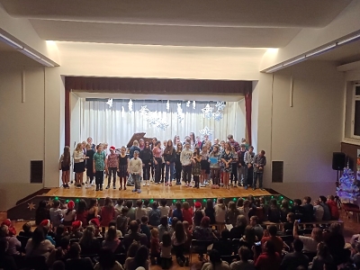 Základní škola Ivana Olbrachta Semily uspořádala benefiční koncert 