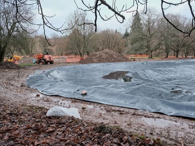 Biotop v Dolánkách se pomalu rýsuje