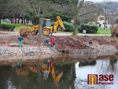 FOTO: V Semilech finišují s úpravami břehů Jizery