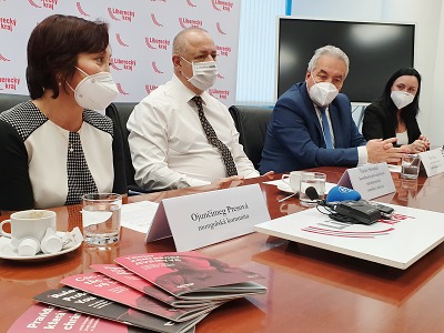 Cizincům v kraji pomůže informační brožura. Vychází v šesti jazycích