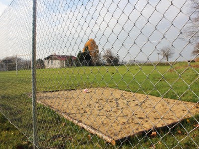 V Bukovině u Dolánek sami zbudovali nové hřiště na pétanque a oplocení