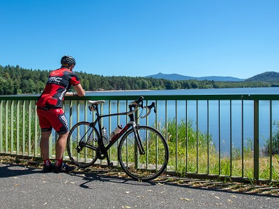 Odpočívadla, stojany, nabíječky. Kraj opět podpoří zázemí pro cyklisty