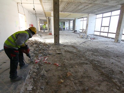 Demoliční práce na hale v Turnově 2 jsou v plné síle