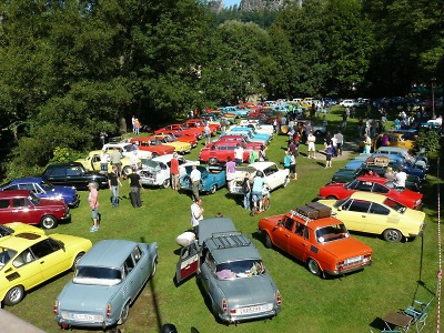 FOTO: Na 4. ročník Dne s eMBéčkem na Malou Skálu dorazilo 87 posádek