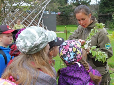 Obrazem: Děti v zámeckém parku zjišťovaly co kvete a kdo zpívá 