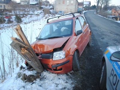 Řidič z Hodkovic utekl od nehody, ale dopadla ho policejní hlídka