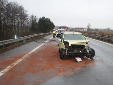 Při nehodě na silnici z Turnova řidič zázrakem vyvázl bez zranění