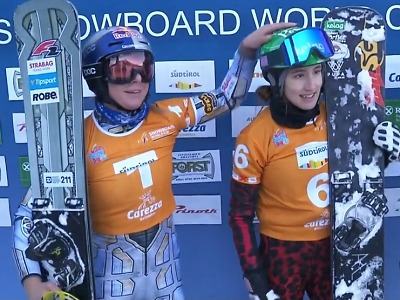 Ledecká po roce zářila na snowboardu. V italské Carezze dojela druhá