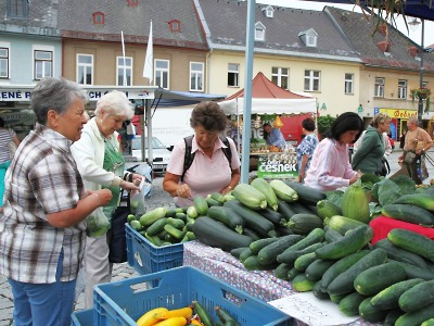 FOTO: Jilemnické v pátek opět lákal farmářský trh