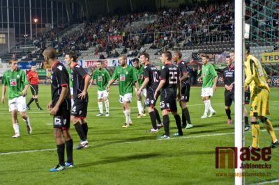 Zemřeli vestoje a za potlesku tribun