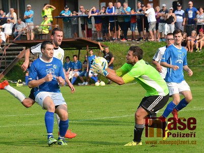 FOTO: Pět set fanoušků vidělo v Bělé fotbalové derby jak řemen!