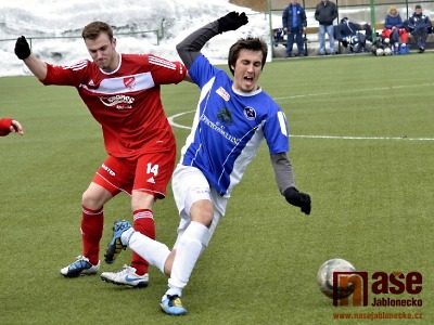 Turnovské fotbalisty prověřili v přípravě těžcí soupeři