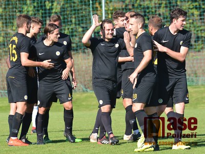 Ze Zbuzan vezou Přepeře tři body