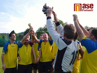 FOTO: Stružinečtí fotbalisté převzali pohár za titul v přeboru!