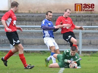 FOTO: Turnovští fotbalisté rozebrali před domácími fanoušky Dvůr Králové