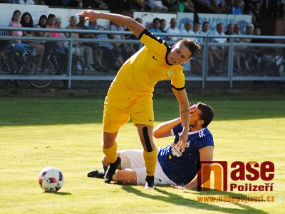 FOTO: Divizní derby v Turnově vyrovnané, bod navíc získaly Přepeře