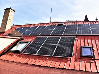 Kraj se chystá budovat fotovoltaiky na školách i základnách záchranářů