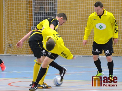 FOTO: Jilemničtí sáloví fotbalisté si doma poradili s Bombarďáky