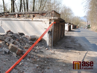 V Bítouchovské ulici v Semilech je opět o několik garáží méně