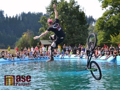 FOTO: H2O Jumps znovu nadchla košťálovské koupaliště