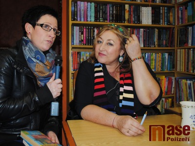 FOTO: Halina Pawlowská podepisovala své knihy v Jilemnici i v Semilech