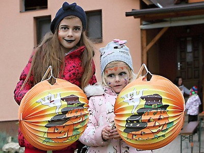Obrazem: Halloweenská drakiáda U Učíků 2016