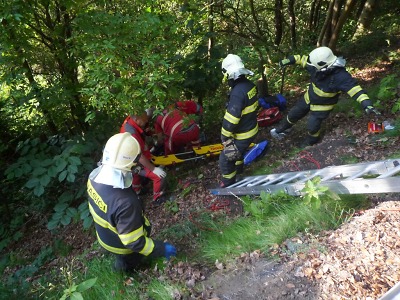 Motorkáři ve Frýdštejně a Svojku se zranili po srážkách s dodávkami