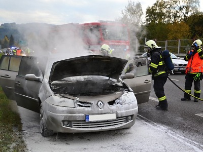 Na I/35 z Turnova na Liberec hořelo auto