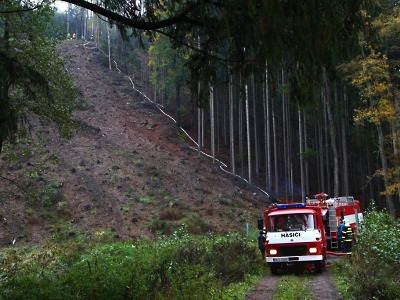 Požár lesa u Kacanov prověřil hasiče z Turnovska