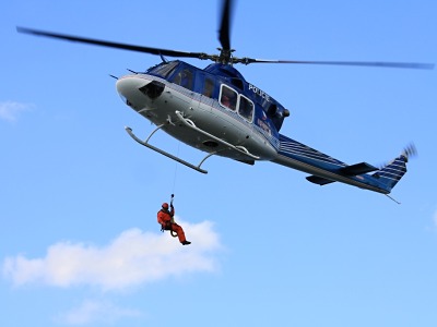 FOTO: Nad Turnovem létali hasiči s vrtulníky v rámci cvičení Povodeň