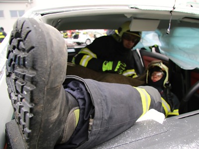 Hasici cvičili vyprošťování v mladoboleslavské škodovce