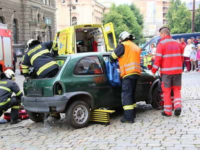 Hasiči na libereckém náměstí ukázali vyproštění z havarovaného vozidla