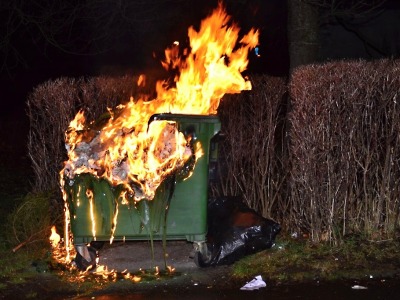 Na Silvestra hořely v kraji kontejnery, pyrotechnika i panelák