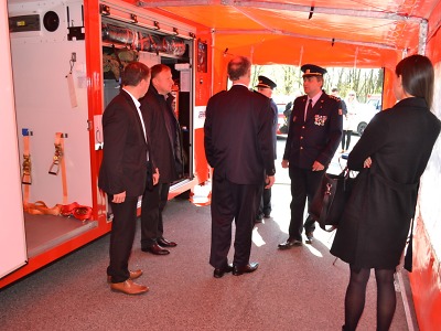 Krajští hasiči slavnostně převzali kontejner nouzového přežití