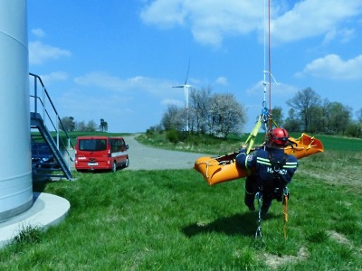 Hasičští lezci trénovali na větrných elektrárnách