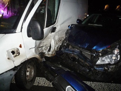 Nehoda dvou aut zablokovala výjezd z Turnova