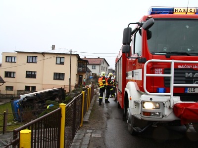 V Modřišicích automobil narazil do uzávěru plynu